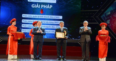 EVN cùng một số đơn vị của ngành điện nhận giải thưởng Doanh nghiệp chuyển đổi số xuất sắc Việt Nam 2019  